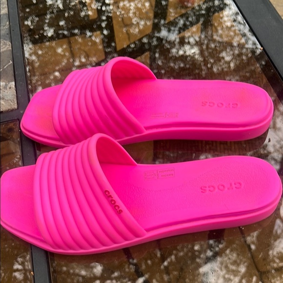 CROCS Pink womens sandals - Picture 3 of 6